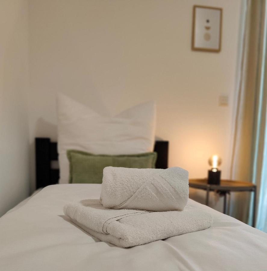 Hygge Home - Mit Garten Und Stellplatz Fuer Feriengaeste-, Monteure / Netflix / 10 Min. Zur Sinsheim Therme Und Zur Autobahn Bagian luar foto
