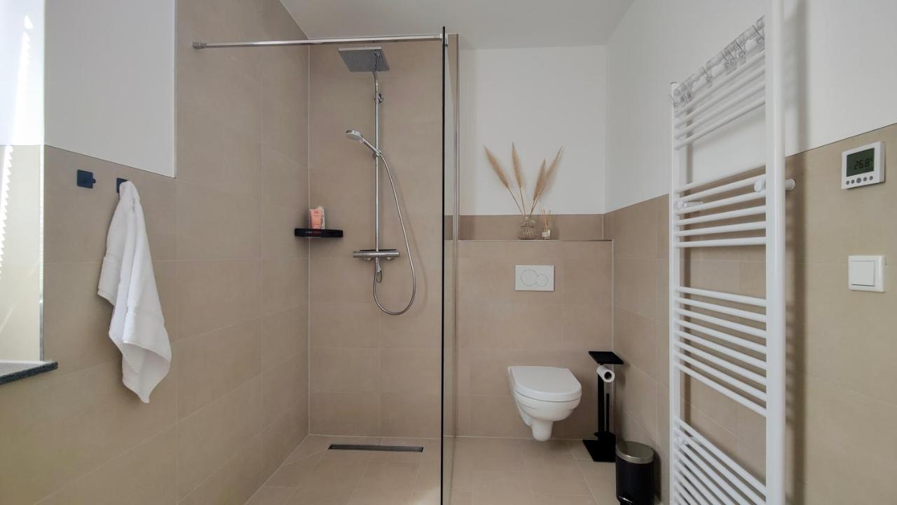 Hygge Home - Mit Garten Und Stellplatz Fuer Feriengaeste-, Monteure / Netflix / 10 Min. Zur Sinsheim Therme Und Zur Autobahn Bagian luar foto